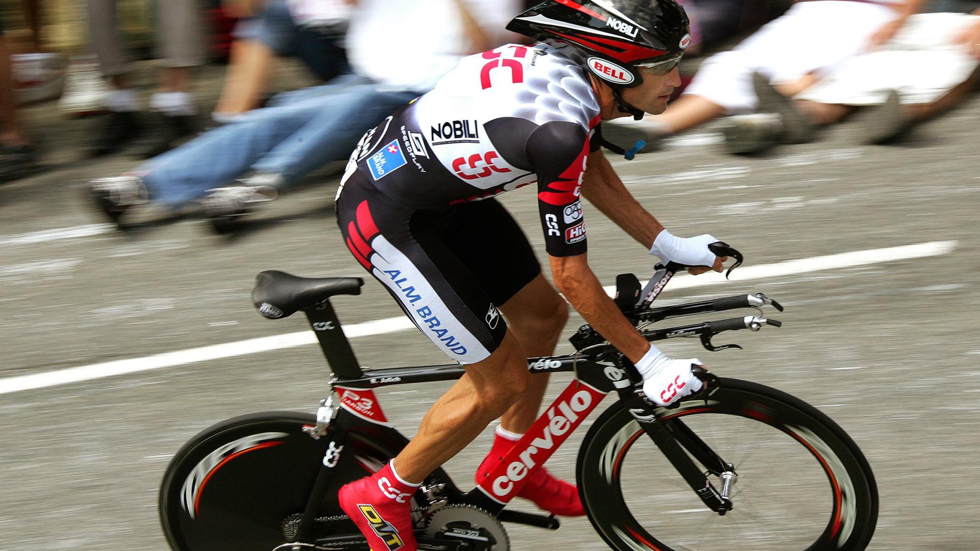 阿什拉夫，横跨英吉利海峡的足球幽灵，如何让英格兰与里昂同时感到他的存在